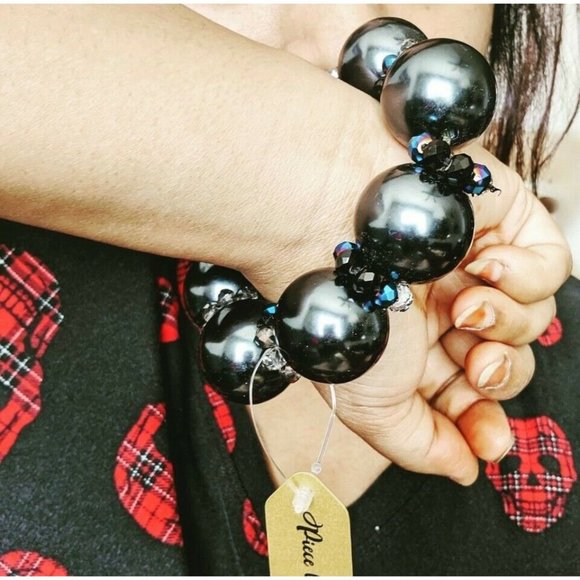 Black Pearl Bracelet with Crystal (Faux/Imitation Pearl with simulated crystals) - Picture 2 of 7